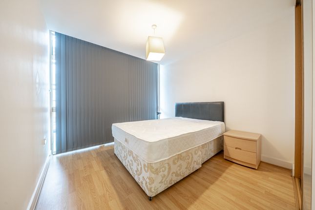 Canal Wharf 32400005