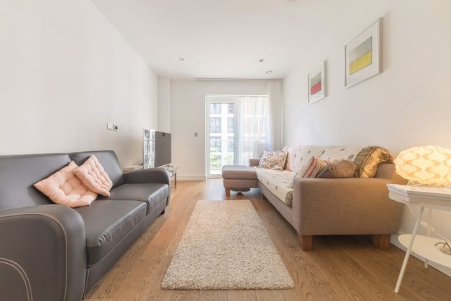 Flat to rent in Belgravia House, Dickens Yard, Longfield Avenue, London
