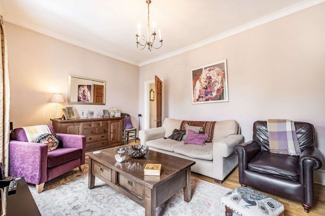 Flat for sale in Hainault Road, London