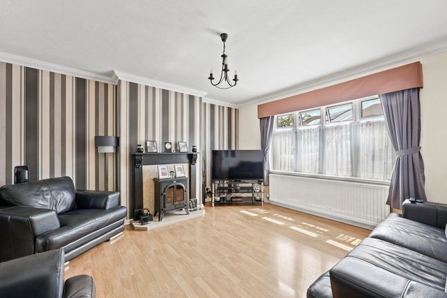 5 Moray Way, Romford photo 4
