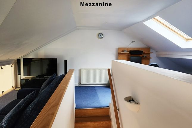 5 Compass South, Ilsham Marine Drive, Torquay photo 4
