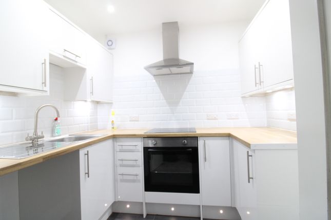 1-bed flat on G/2, Greenock, £625/mo
