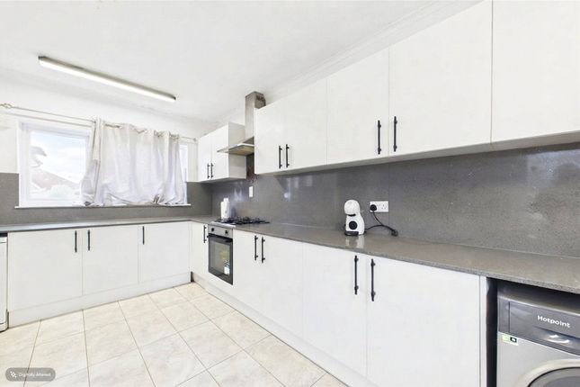 51, Mahlon Avenue, Ruislip photo 2