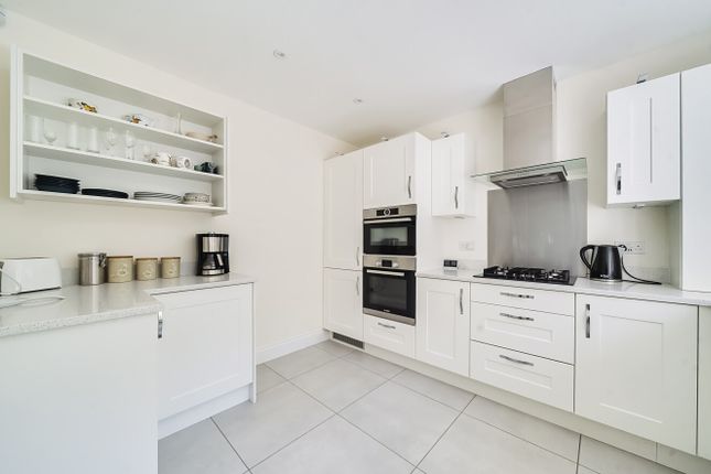 6, Lambton Close, Alton photo 5