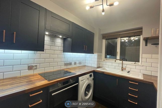 Woodfield Road, Thames Ditton photo 2