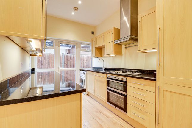 4, Pigeonwick, Harpenden photo 3