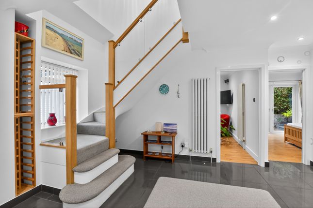 7, Barry Gardens, Broadstone photo 3