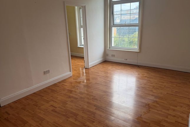 Flat 5, 2 Dolphin Passage, Dover photo 3