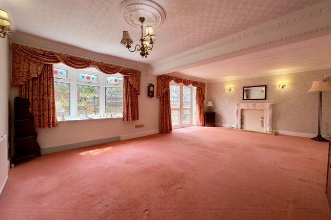 8 Newstead Avenue, Leicester photo 2