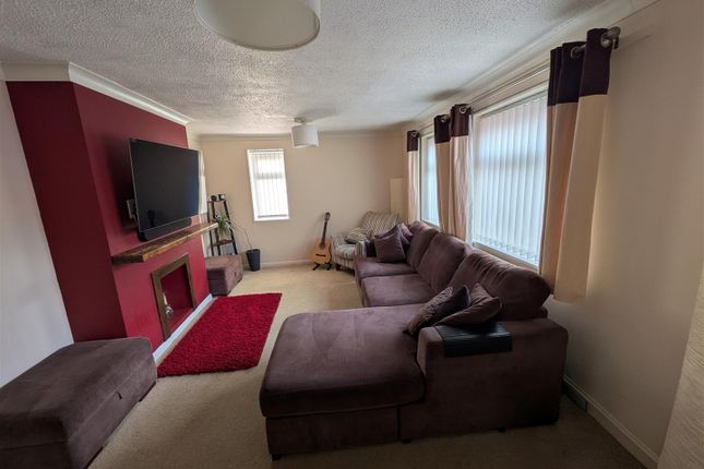 8, Horsley Crescent, Belper photo 2
