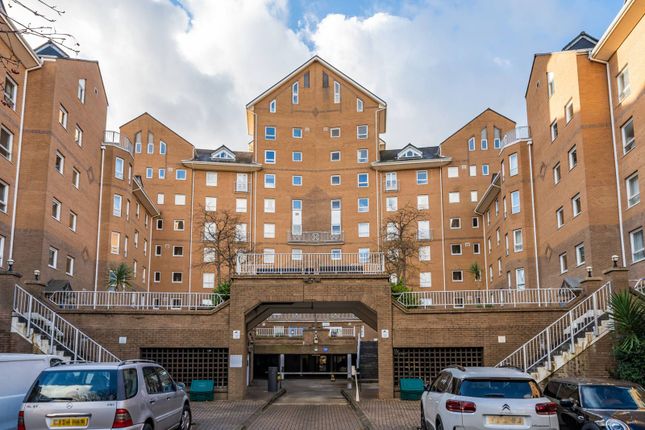Thumbnail Flat to rent in Neptune Court, Docklands, London