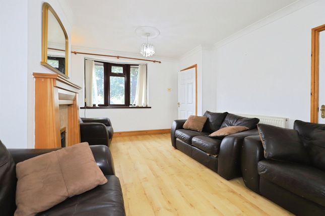 39, Beddow Avenue, Bilston photo 3