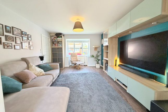 22, Rowan Crescent, Hyde photo 4