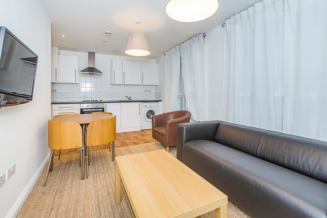 Flat 4, 16B High Street, London, NW10 4LX, London photo 2
