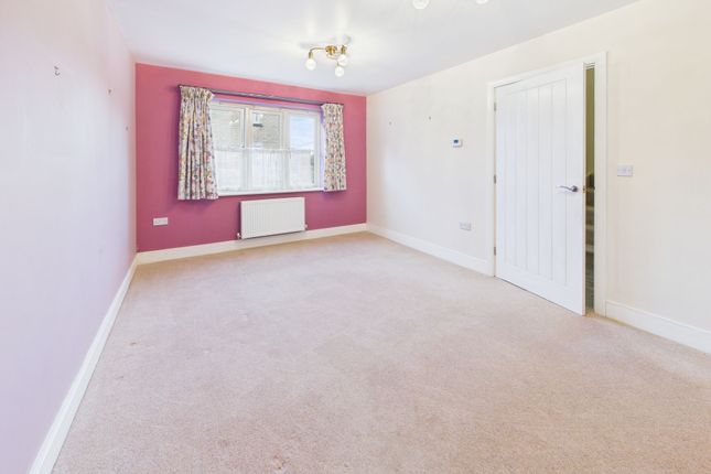 12 Beechcraft Road, Cheltenham photo 3