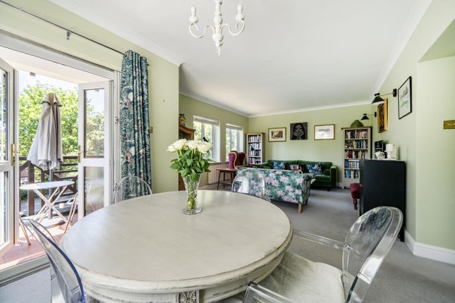 8 Emerald Court, Woodside Park Road, Woodside Park photo 4