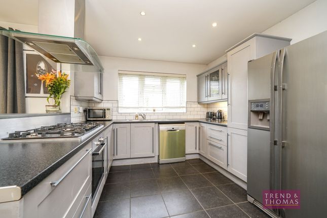 9 Aldbury Road, Rickmansworth photo 2
