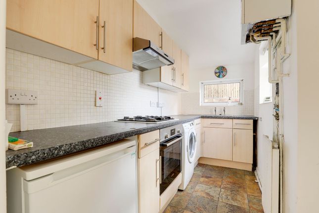 3 Manor Avenue, Nottingham photo 4