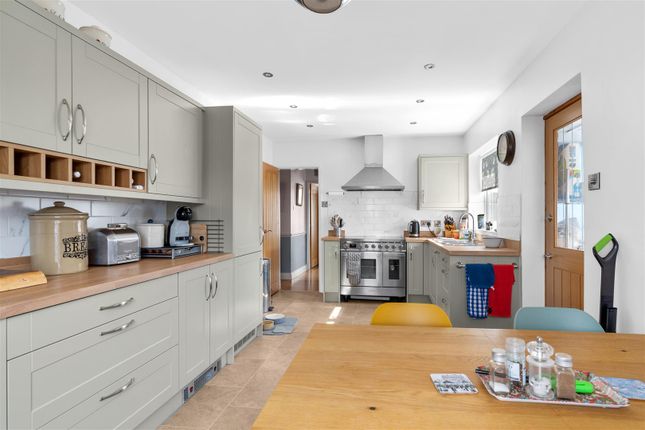 25, Holmpton Road, Withernsea photo 2