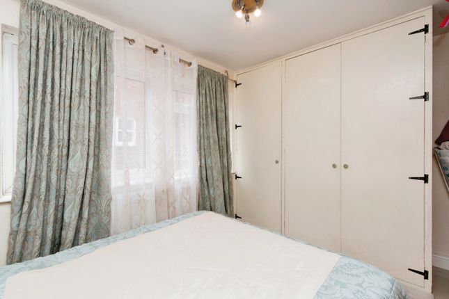 Flat for sale in Grove Cross Road, Camberley