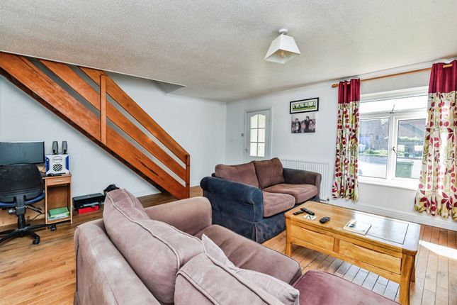 23, Holly Court, Frome photo 2