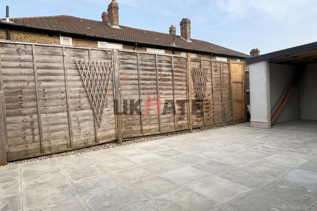 98, Meadowside, London photo 2