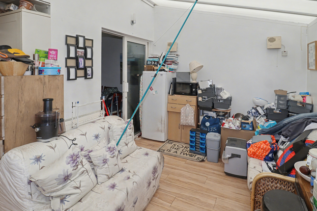 145, Westburn Avenue, Keighley photo 4