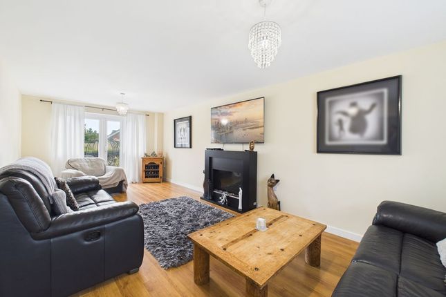 29, Rivenhall Way, Rochester photo 3
