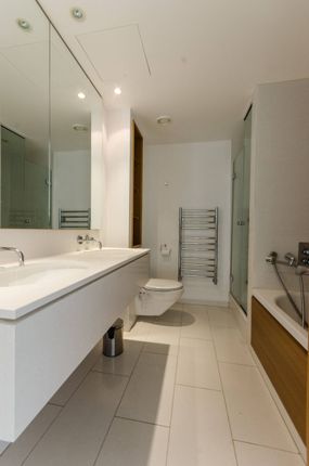 Flat for sale in West India Quay, Canary Wharf, London