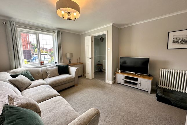 14, Rosewood Drive, Willenhall photo 3
