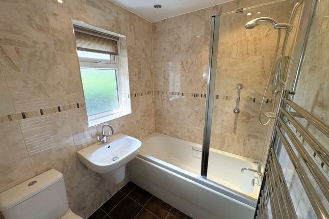 1 Oakbank Drive, Bolton photo 3