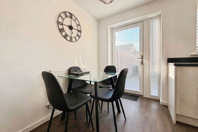 31 Grayling Avenue, Swindon photo 4