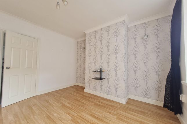 33, Wrightson Avenue, DONCASTER photo 3