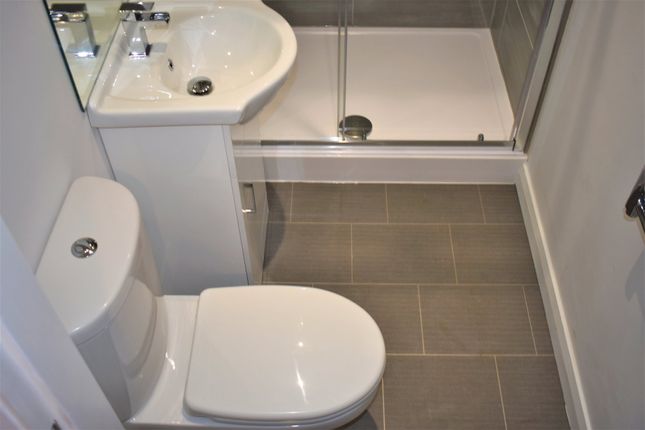 Flat 3, 21, Thornhill Street, Wakefield photo 5