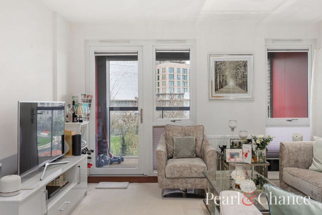 Flat for sale in Ledger Court, Chronicle Avenue