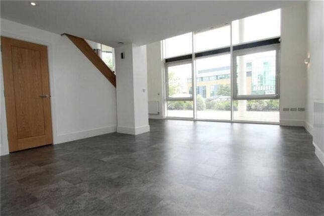 Flat 33, Cobalt Quarter Maritime Walk, Southampton photo 2