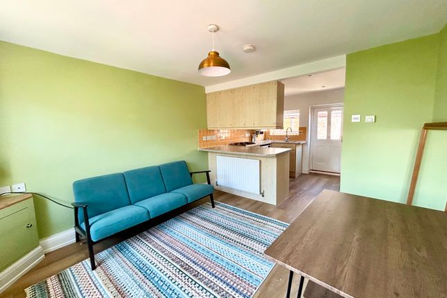 24 Mead Lane, Farnham photo 4