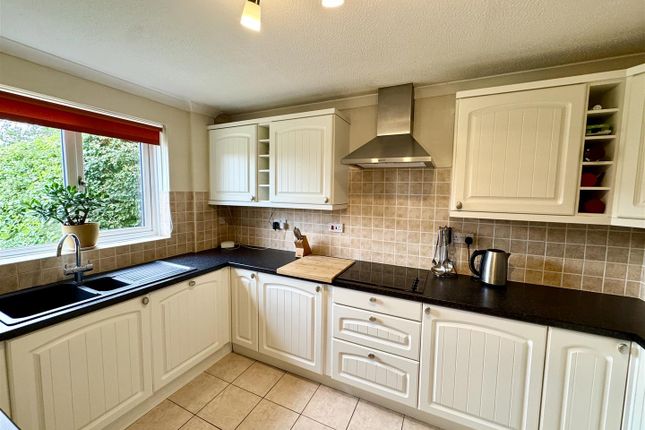 15, Holly Close, Chepstow photo 2