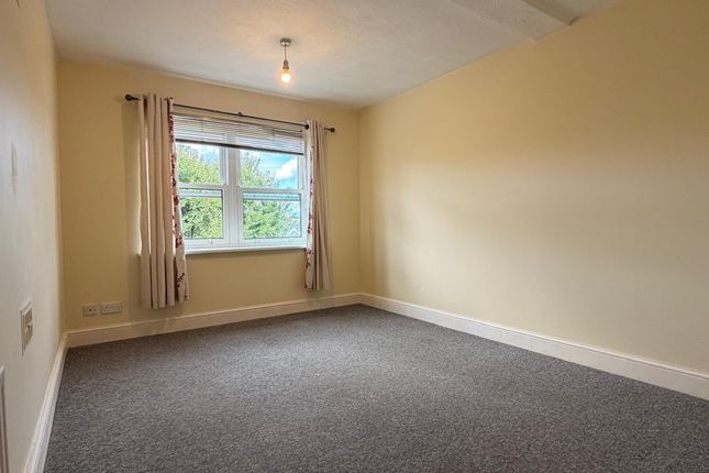 4 Waterslade, Elm Road, Redhill photo 5