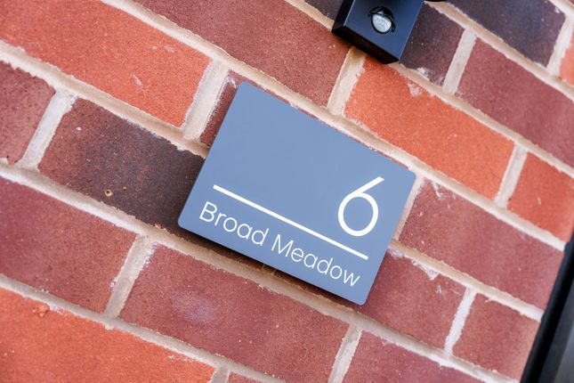 6 Broad Meadow, Bolton photo 3