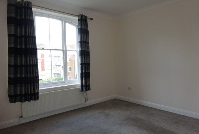 73 Flat 1, St. Margarets Street, Rochester photo 4