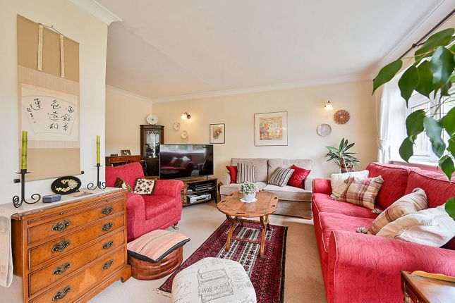 Cherry Orchard Gardens, West Molesey photo 4