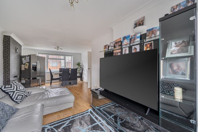 22, Pennine Avenue, Luton photo 2