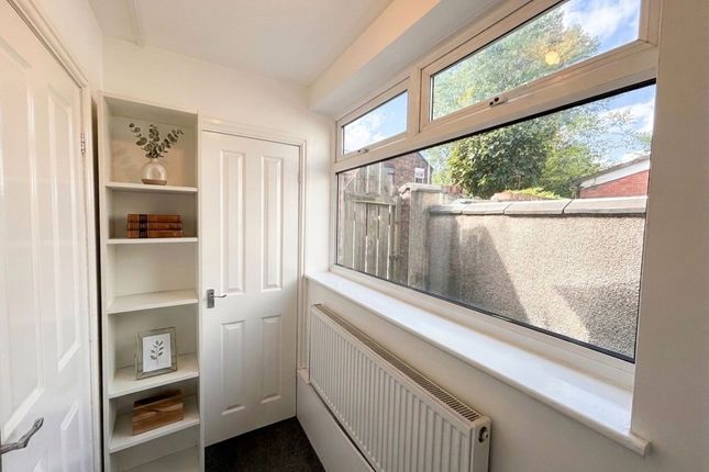 Room 2, Derby Avenue, Salford photo 5