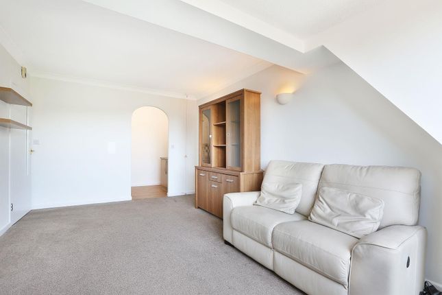 Flat 29, Homehayes House, Oakdene Close, Pinner photo 4