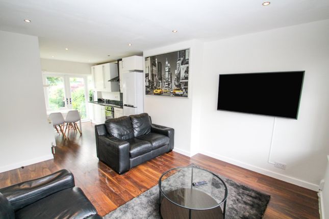 St. Annes Drive, Leeds photo 4
