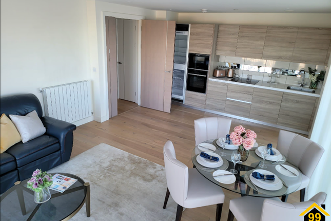 Flat 1305, Hampton Apartments, London photo 4