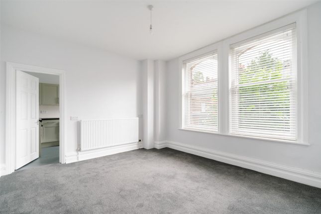 Flat 3, Golding House, Henry Avenue, Matlock photo 4