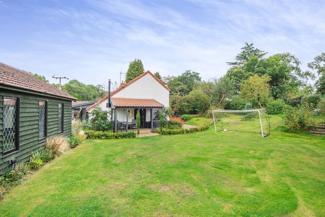 Cottage for sale in Buck Brigg, Hanworth, Norwich