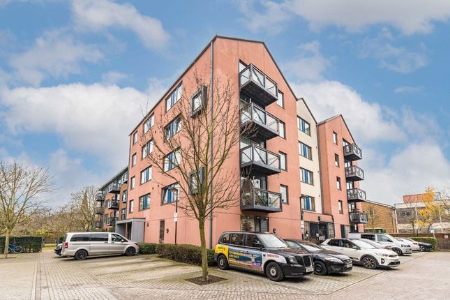 Flat for sale in Union Lane, Isleworth
